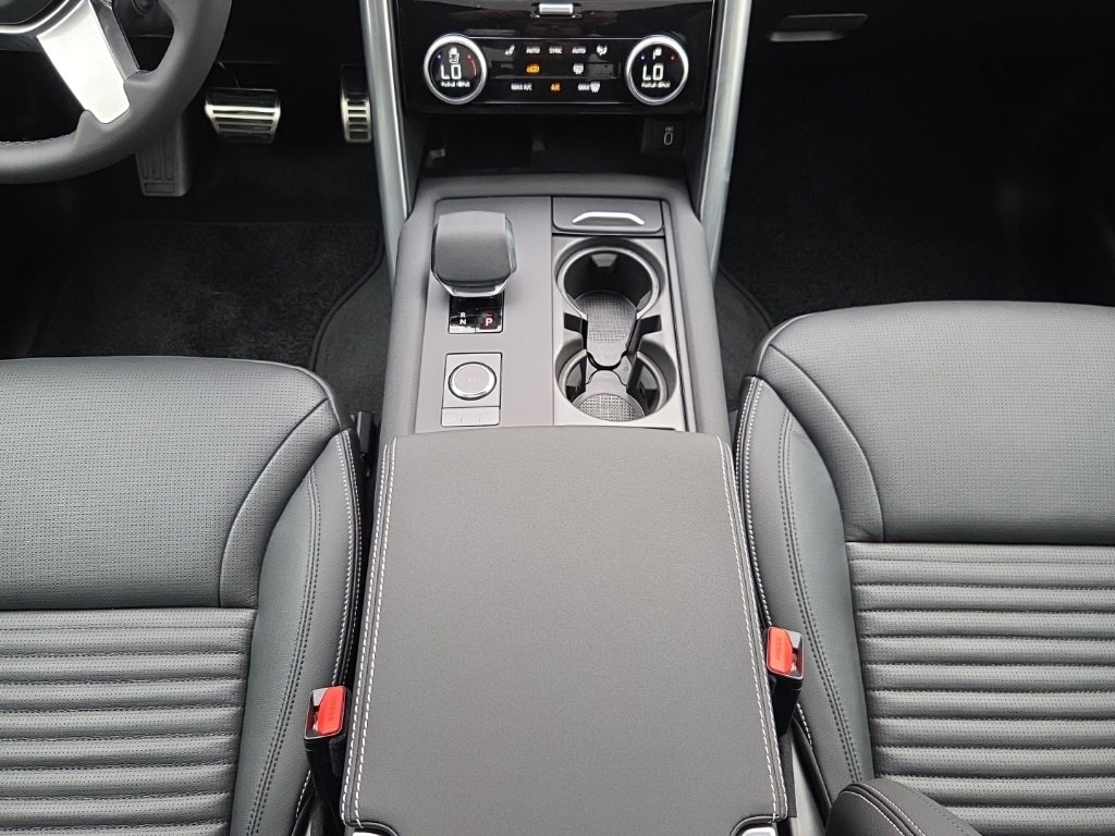 New 2026 Land Rover Discovery Limited Edition image 23