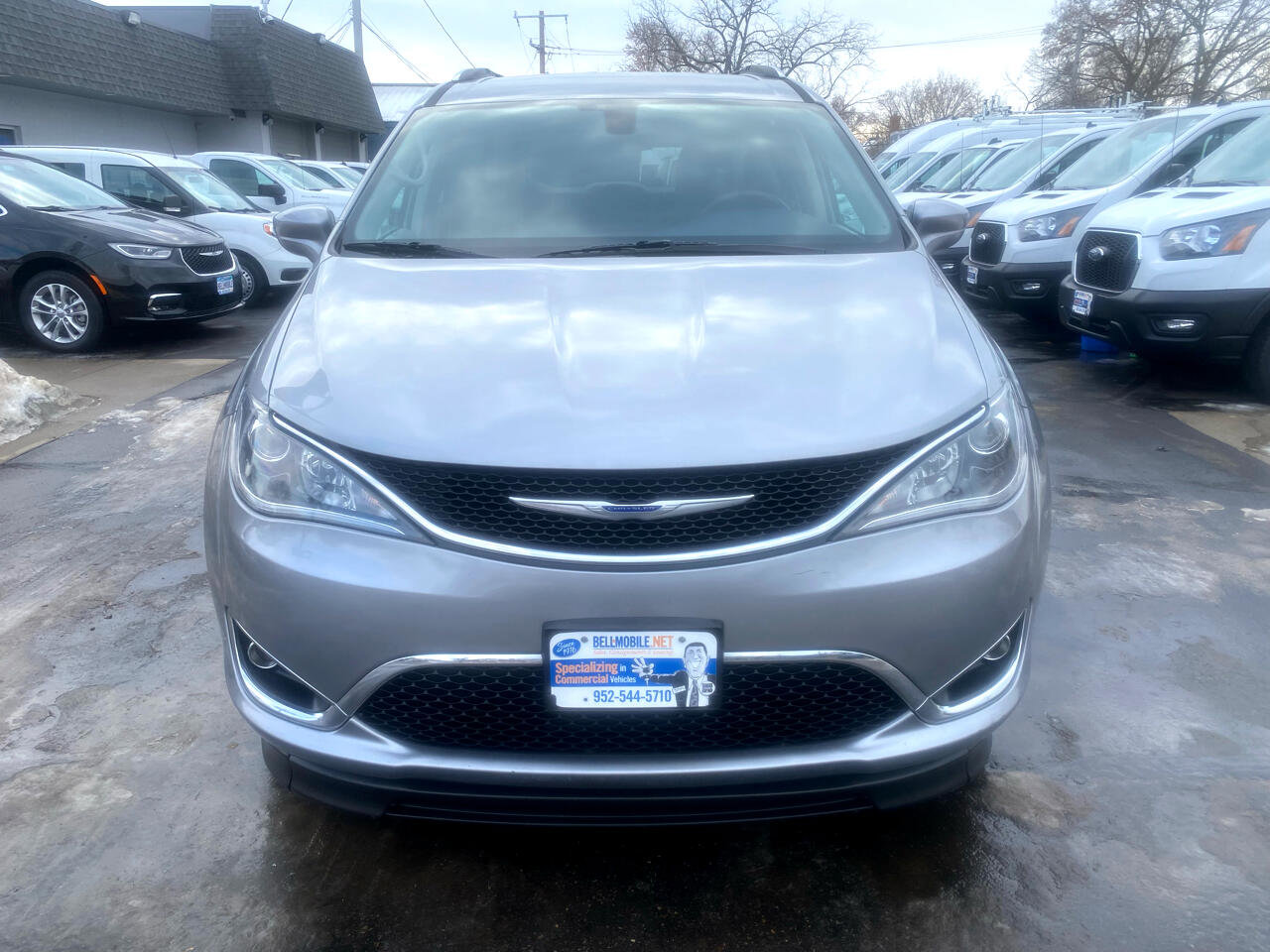 Used 2018 Chrysler Pacifica Touring-L w/ Tire & Wheel Group image 2