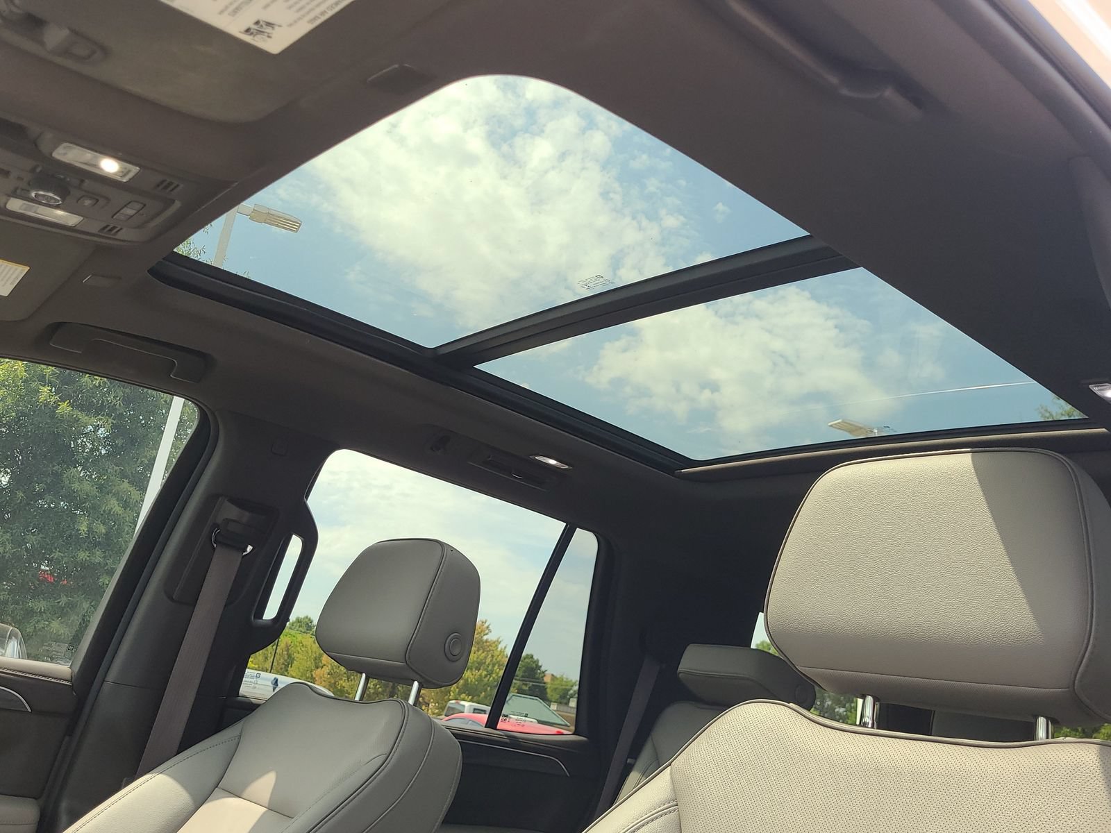 Used 2022 GMC Yukon SLT AWD/4WD image 28