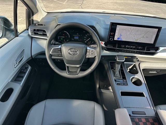 Used 2026 Toyota Sienna XLE FWD image 13