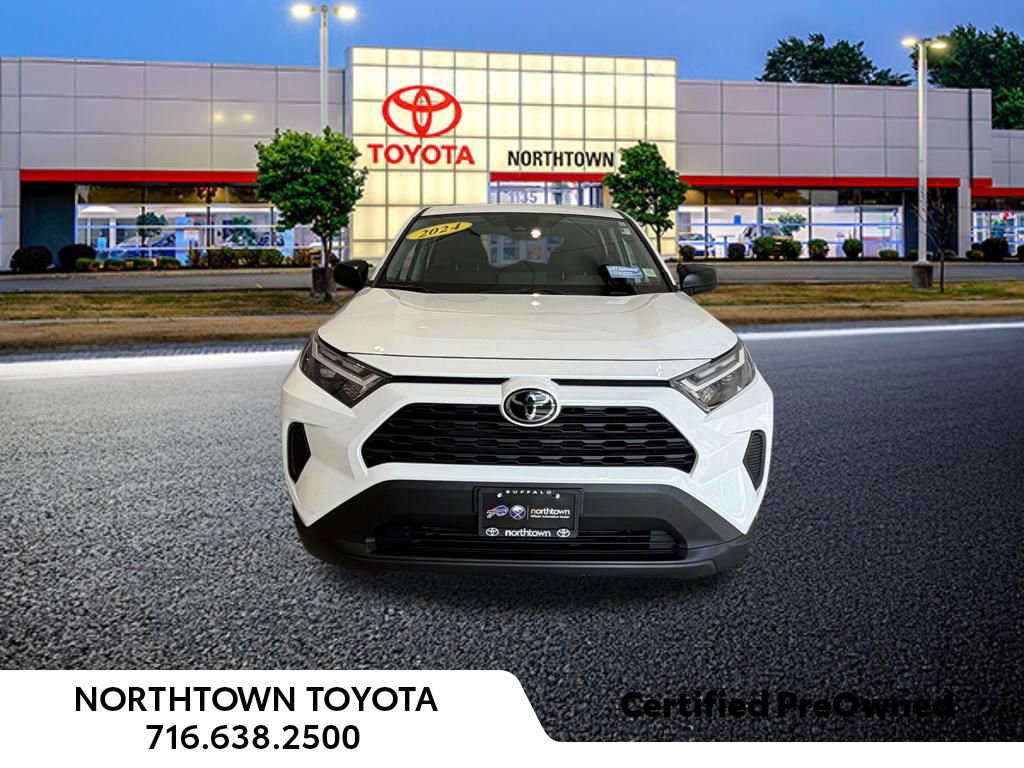 Used 2024 Toyota RAV4 LE AWD/4WD image 5