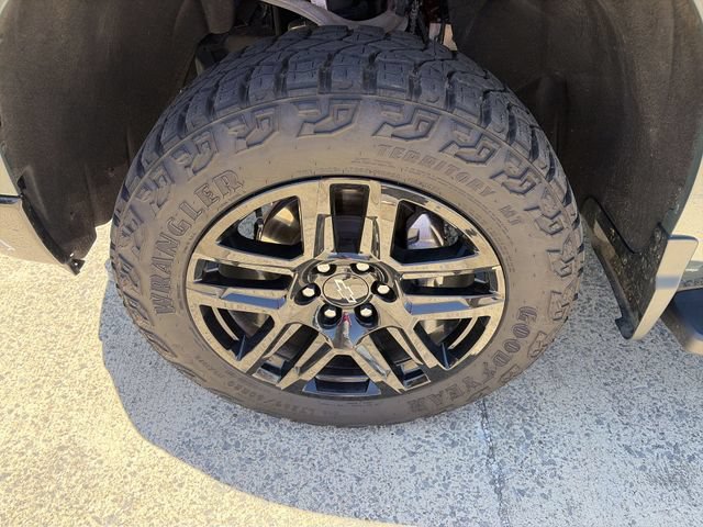 Used 2025 Chevrolet Silverado 1500 Custom Trail Boss AWD/4WD image 10