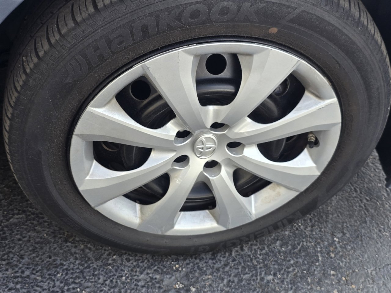 Used 2022 Toyota Corolla LE FWD image 18