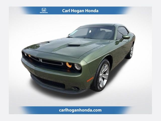 Used 2018 Dodge Challenger SXT RWD image 1