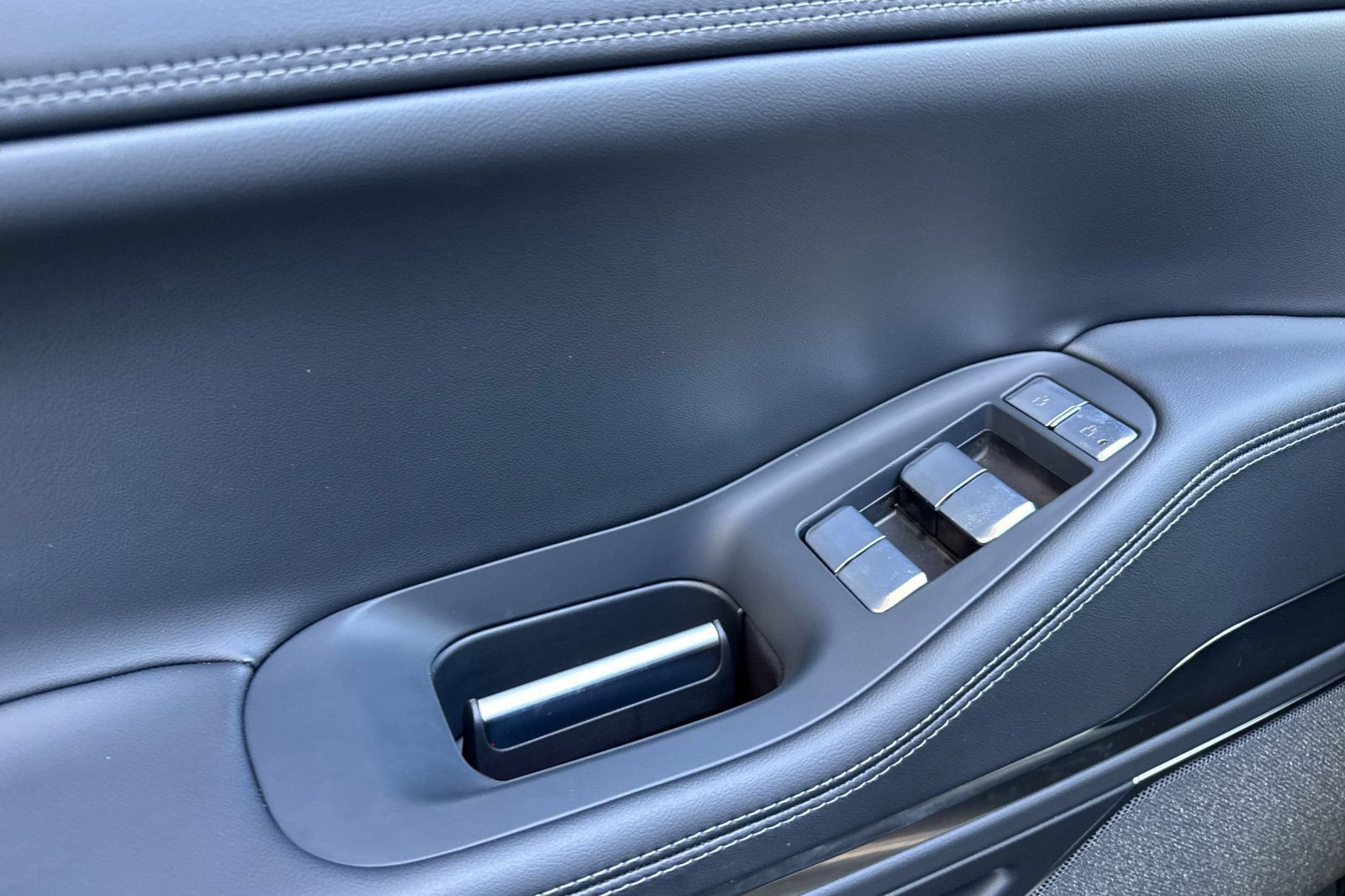 New 2025 Lincoln Navigator Reserve w/ Jet Appearance Package AWD/4WD image 9
