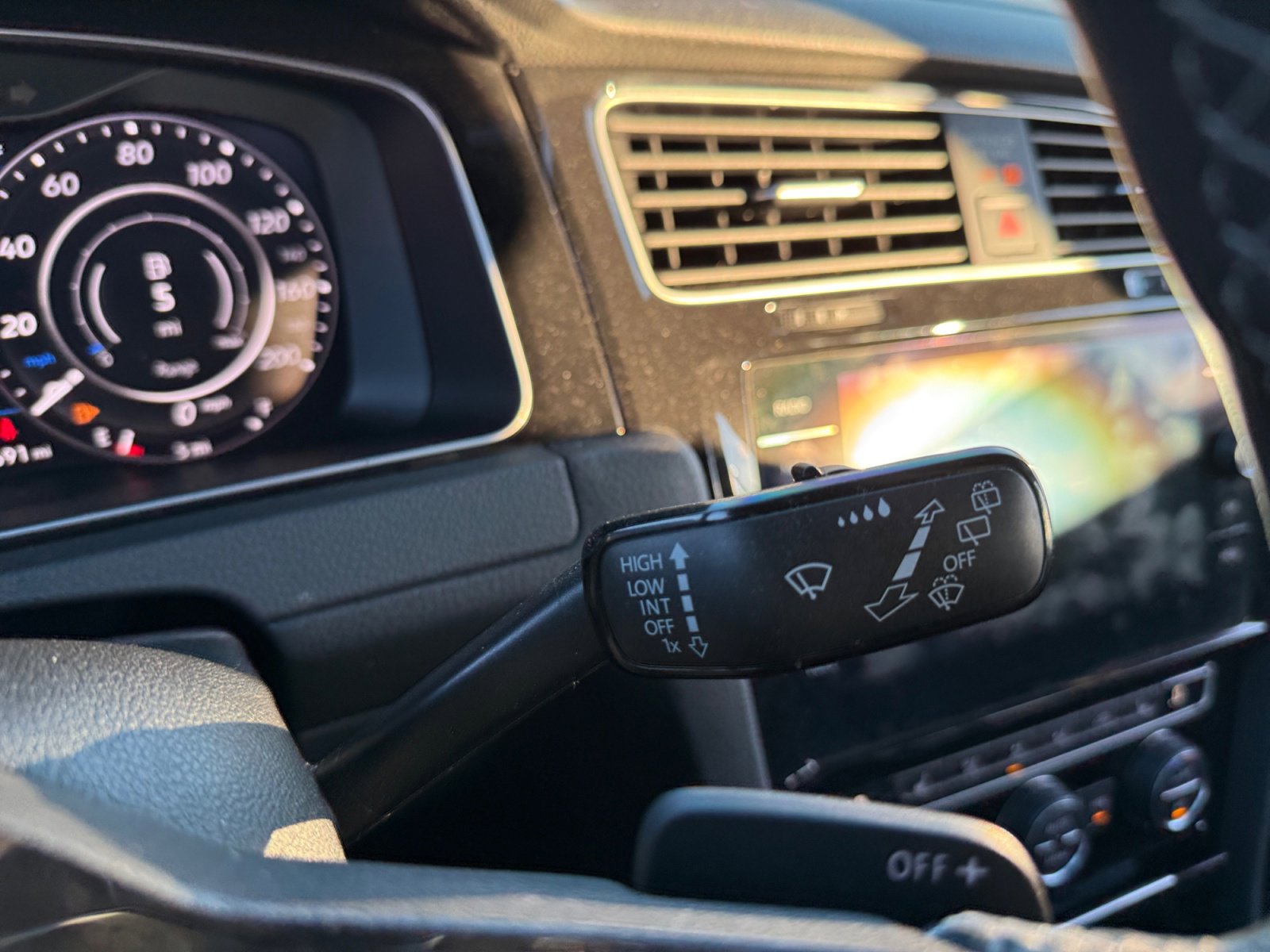 Used 2019 Volkswagen Golf R 4-Door image 19