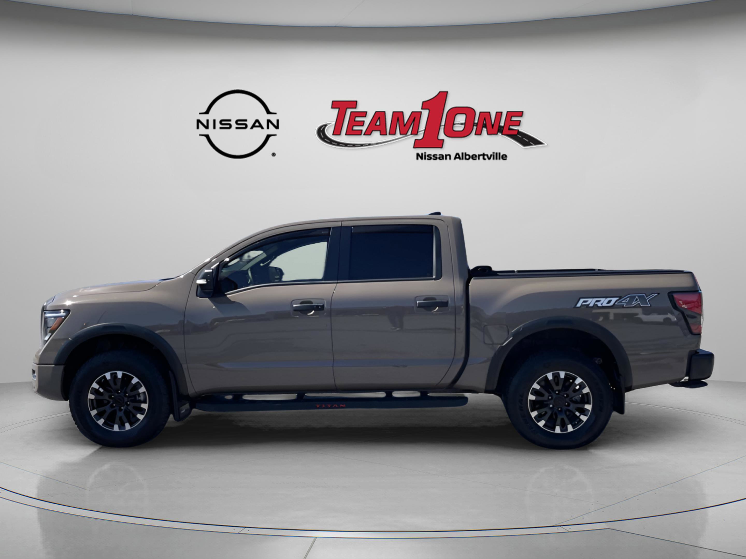 Used 2024 Nissan Titan PRO-4X w/ Pro-4x Convenience Package image 6