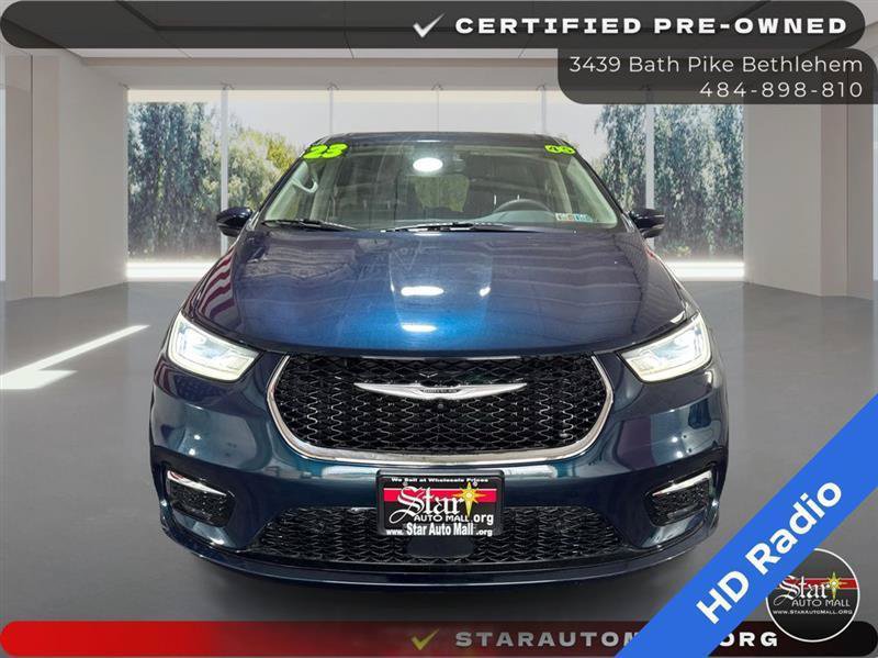 Used 2023 Chrysler Pacifica Touring-L w/ Uconnect Theater Family Group FWD image 2