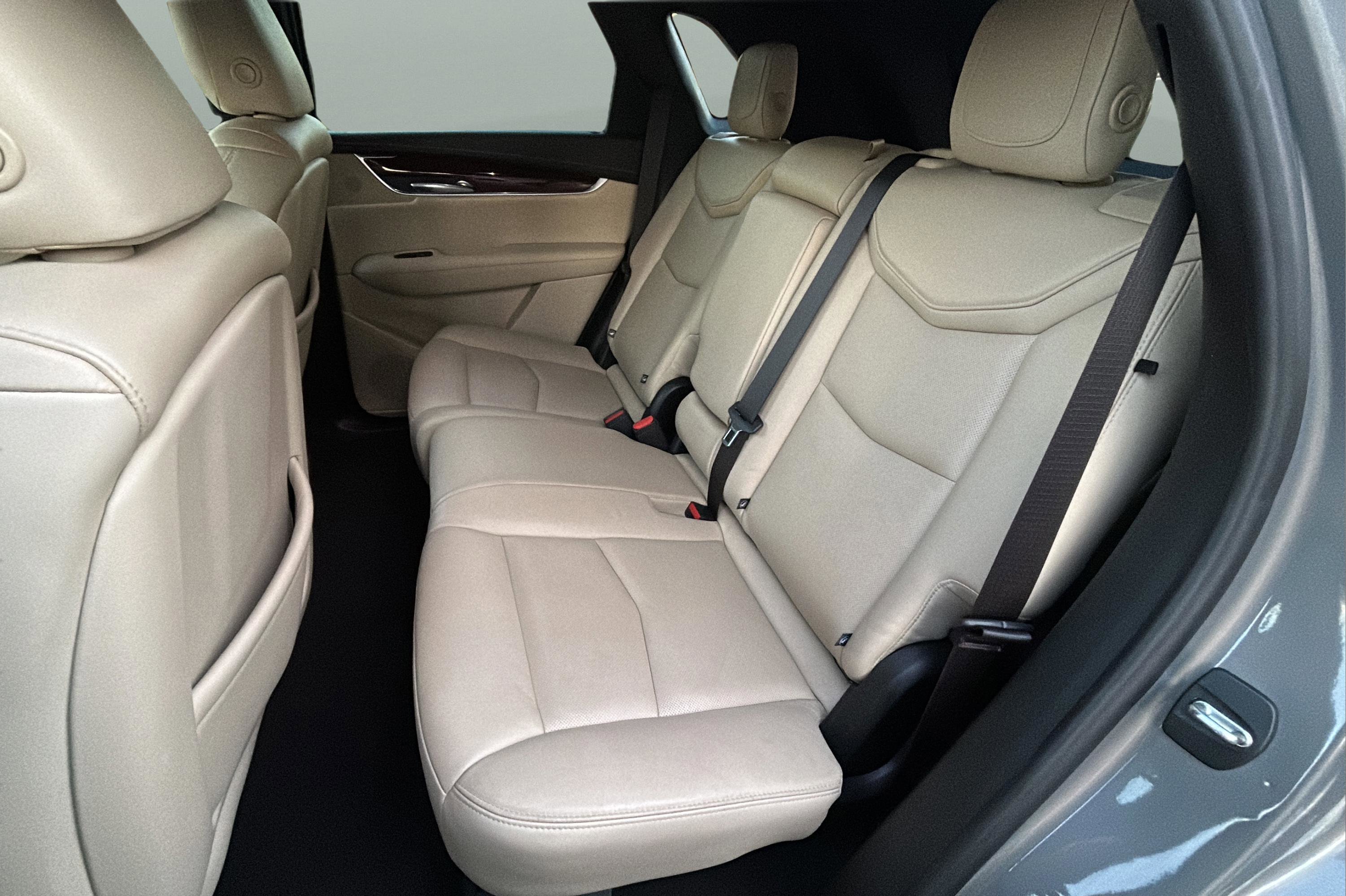 Used 2018 Cadillac XT5 Luxury w/ Driver Awareness Package image 23