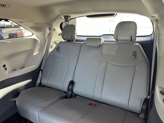 Used 2023 Toyota Sienna Limited FWD image 18