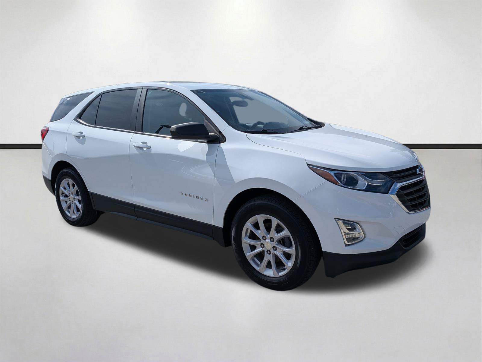Used 2021 Chevrolet Equinox LS w/ LS Convenience Package FWD image 2