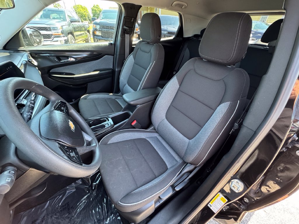 Used 2025 Chevrolet TrailBlazer LT AWD/4WD image 13