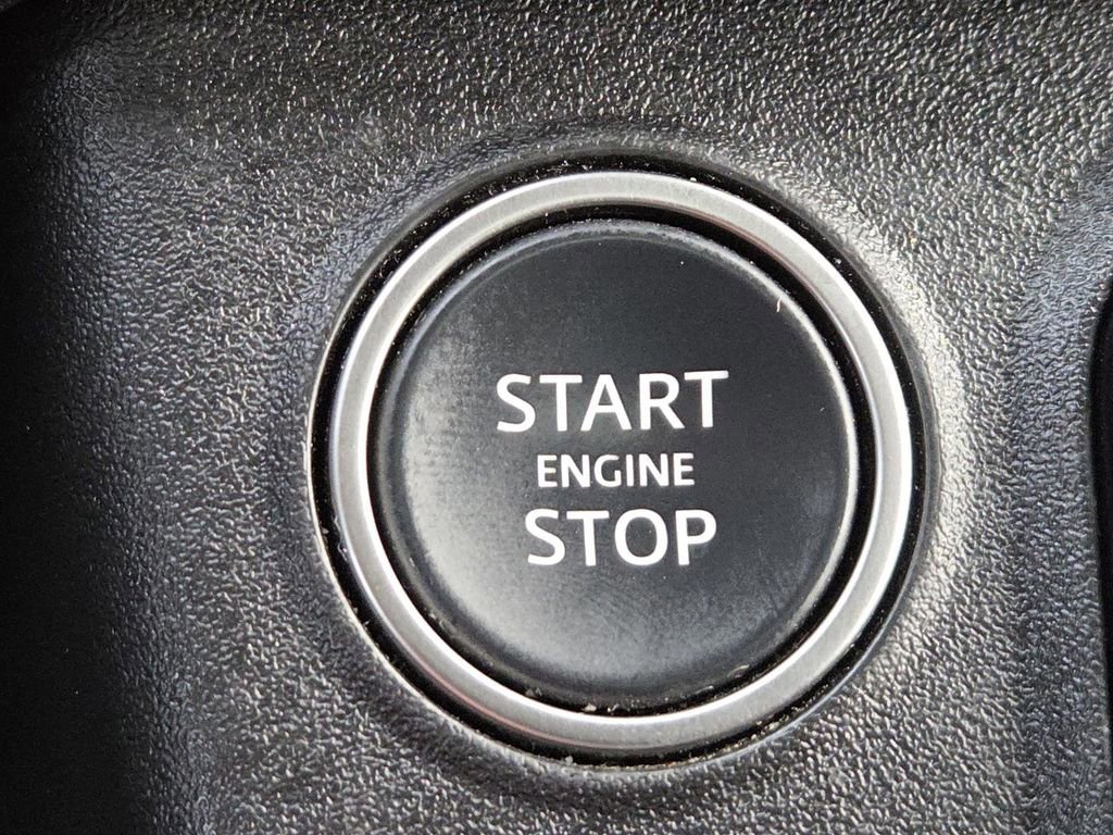 Used 2024 Land Rover Defender 130 X-Dynamic SE image 30