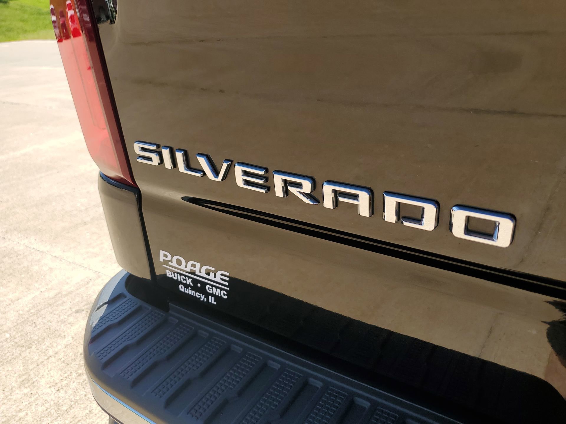 Used 2022 Chevrolet Silverado 1500 LTZ AWD/4WD image 37