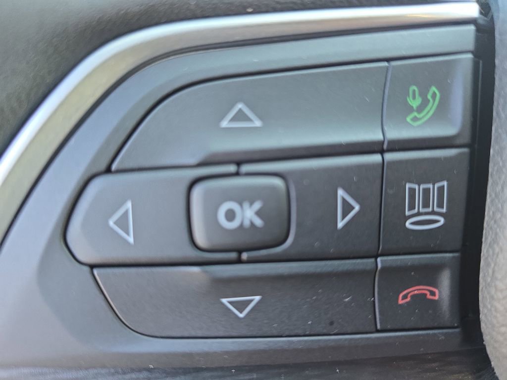 New 2025 Jeep Grand Cherokee Altitude image 17