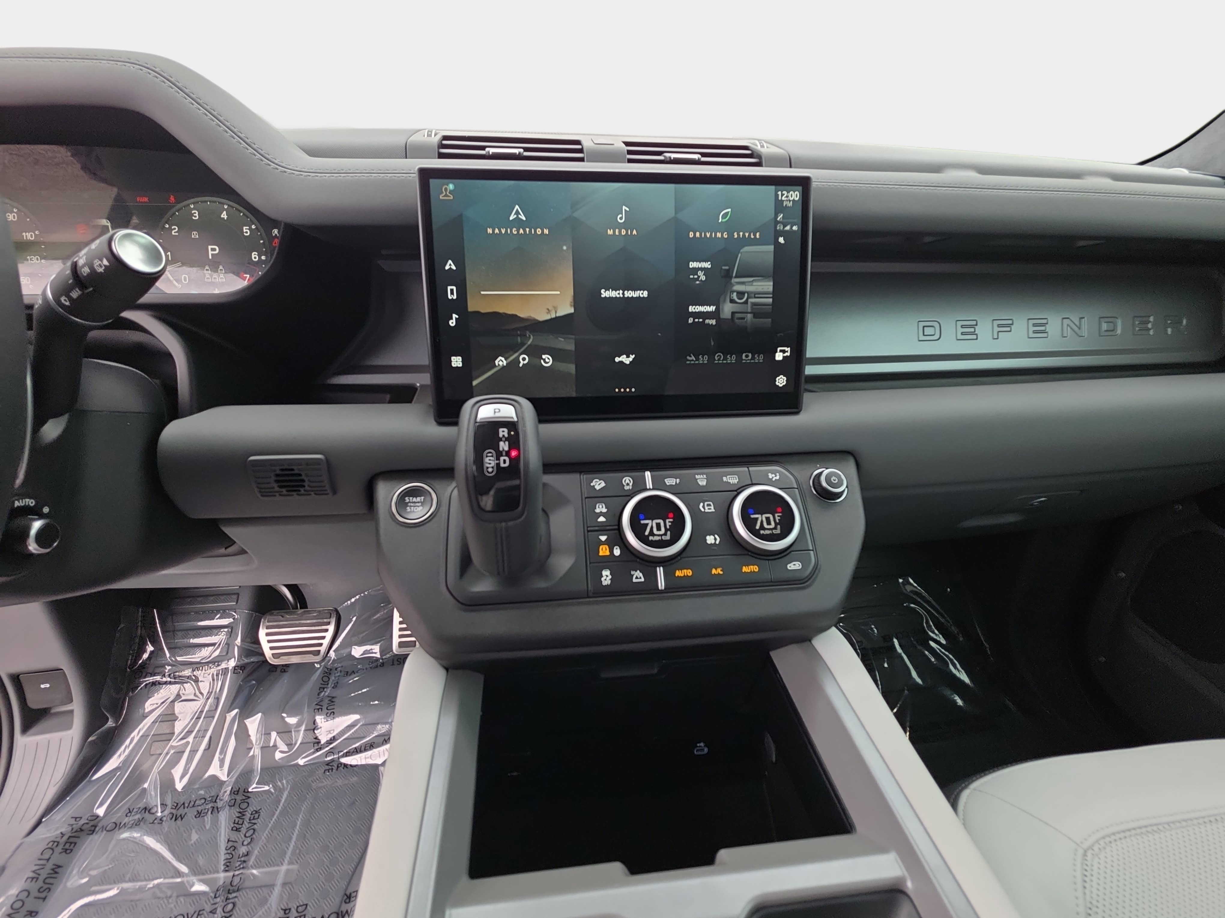 Used 2025 Land Rover Defender 130 V8 AWD/4WD image 21