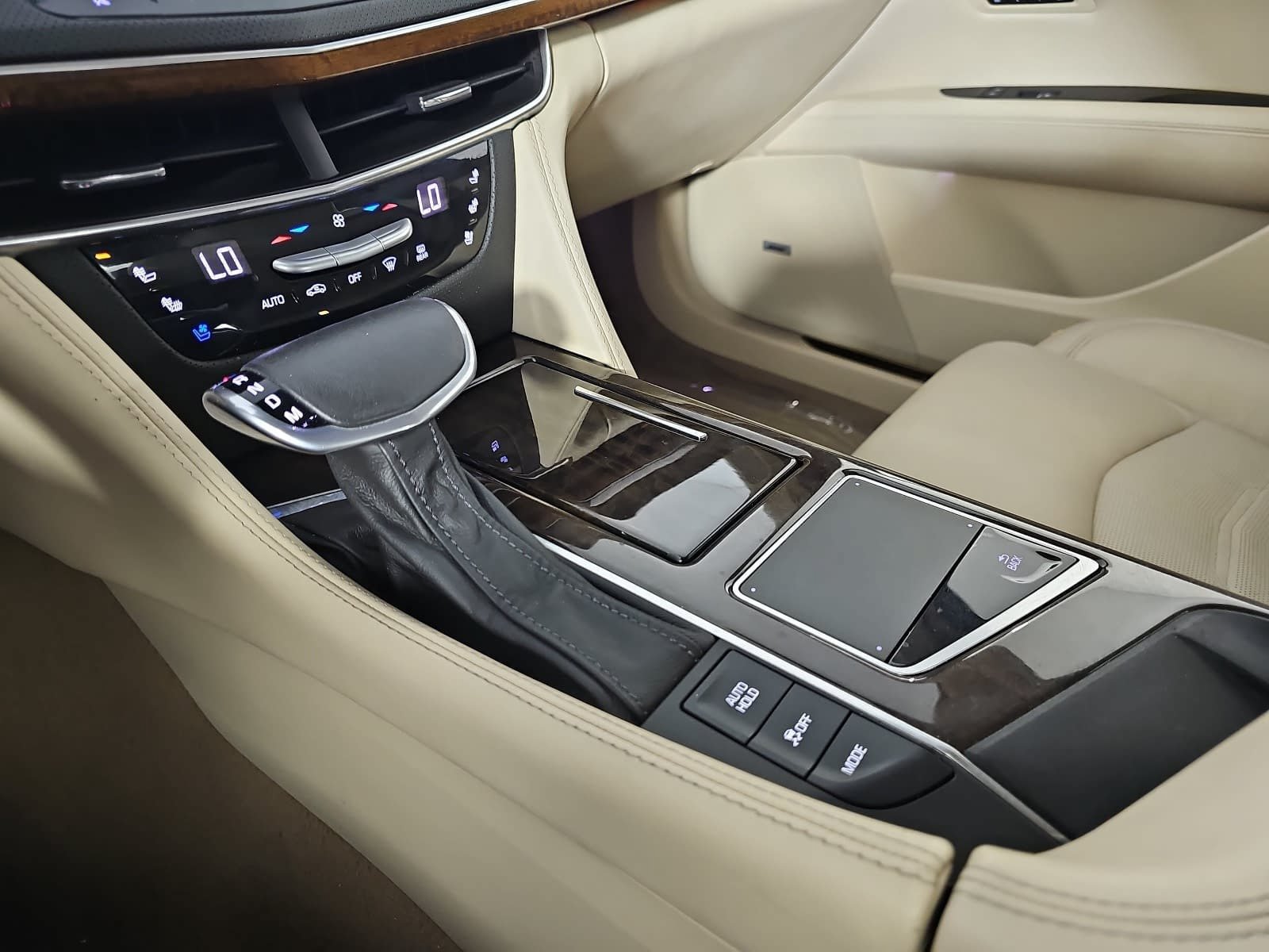 Used 2018 Cadillac CT6 Platinum AWD/4WD image 25