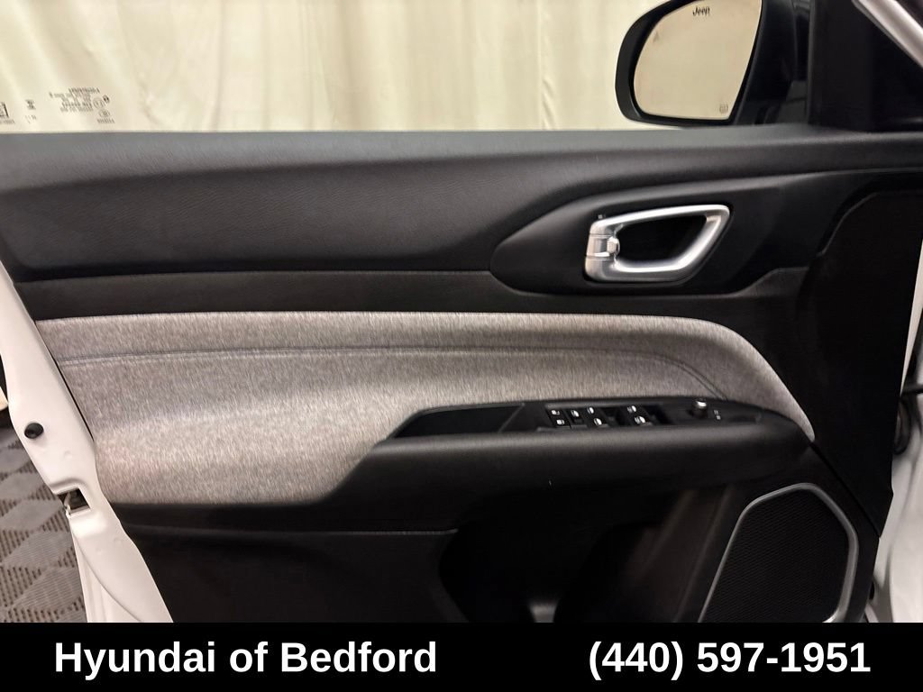 Used 2024 Jeep Compass Latitude AWD/4WD image 12