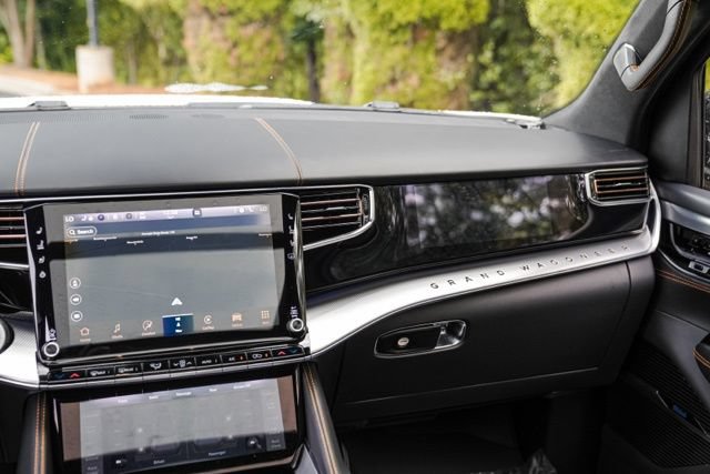 Used 2023 Jeep Grand Wagoneer Series III AWD/4WD image 30