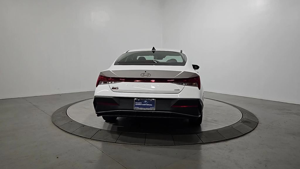 Certified 2025 Hyundai Elantra Blue FWD image 4