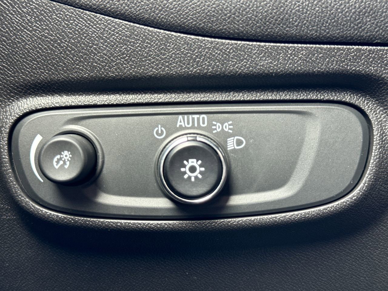 Used 2023 Chevrolet Equinox LT w/ LPO, Floor Liner Package AWD/4WD image 16