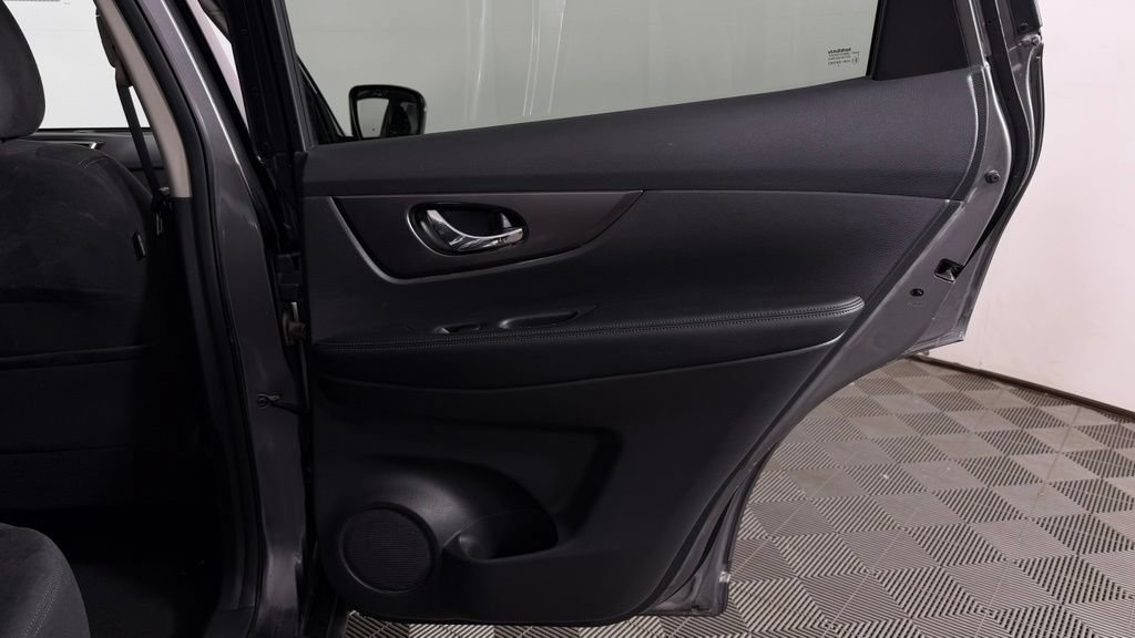 Used 2015 Nissan Rogue SV AWD/4WD image 27