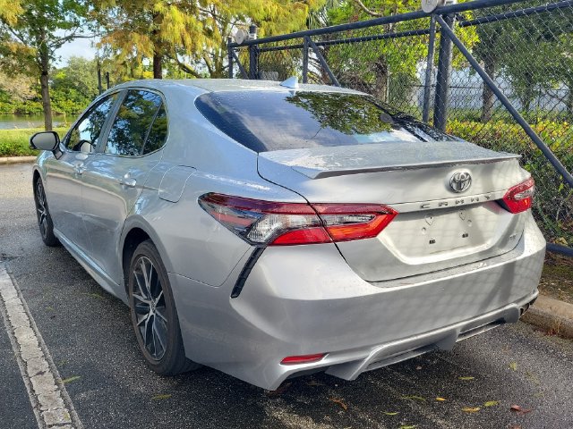 Used 2024 Toyota Camry SE w/ Cold Weather Package FWD image 4