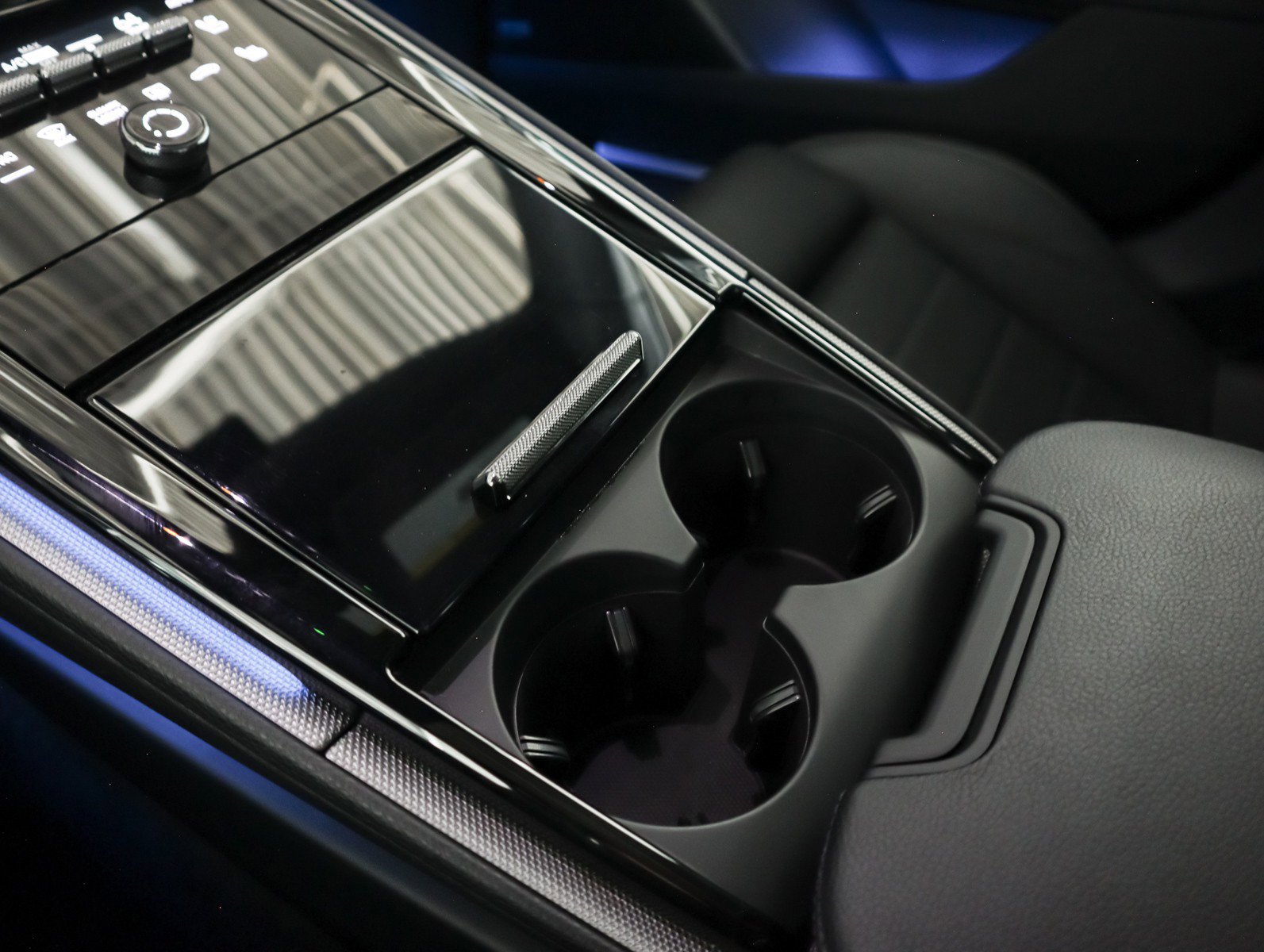 Certified 2025 Porsche Panamera RWD image 15