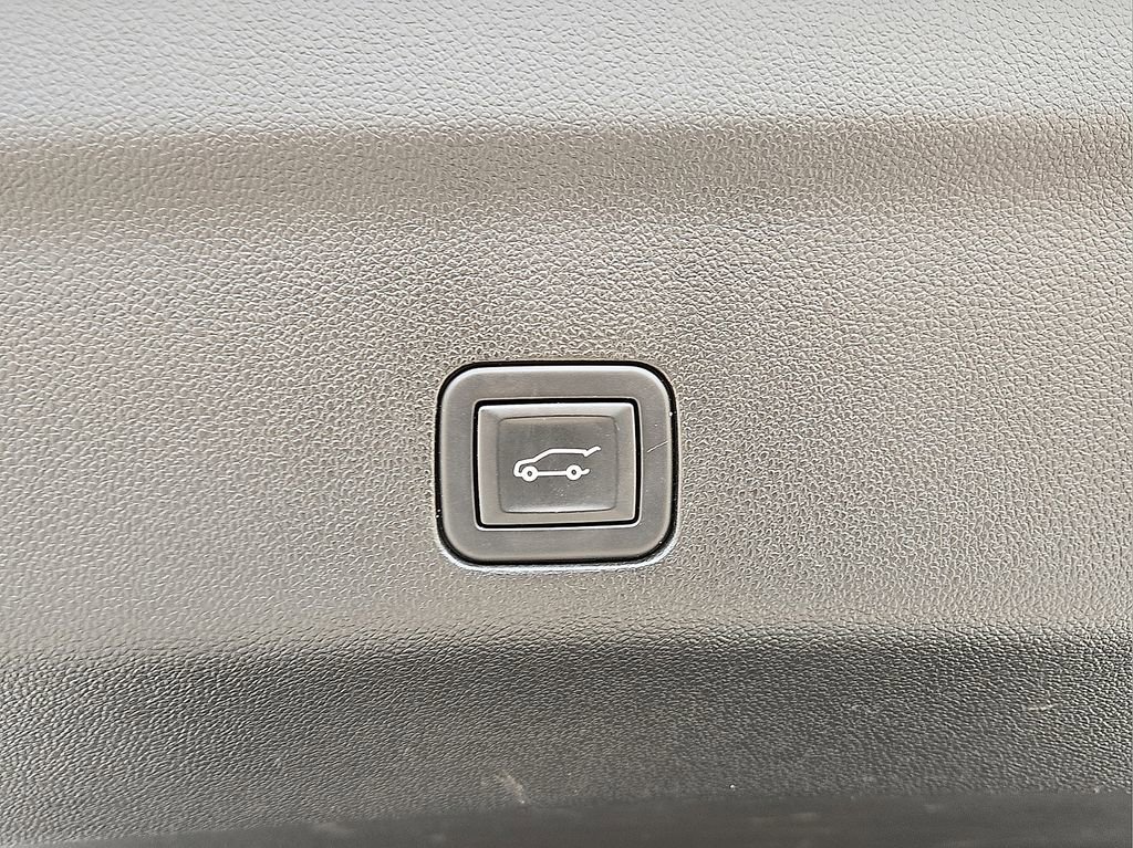 Used 2024 Chevrolet Tahoe High Country w/ Advanced Technology Package image 16