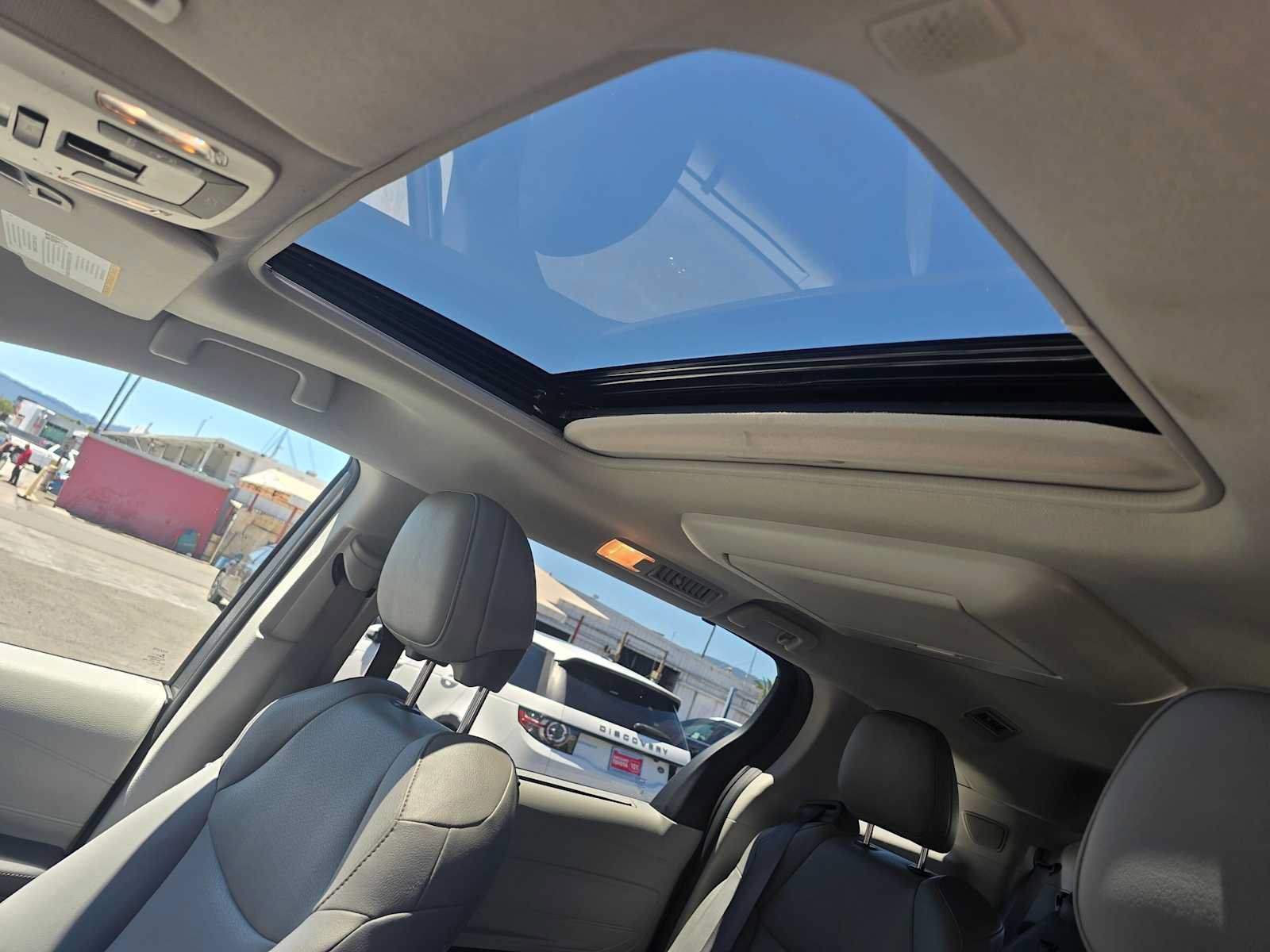 Used 2023 Toyota Sienna XLE w/ XLE Plus Package FWD image 25