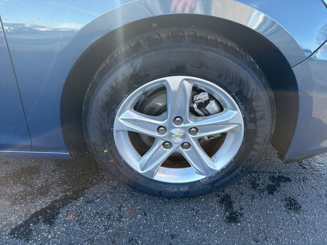 Used 2024 Chevrolet Malibu LS image 2