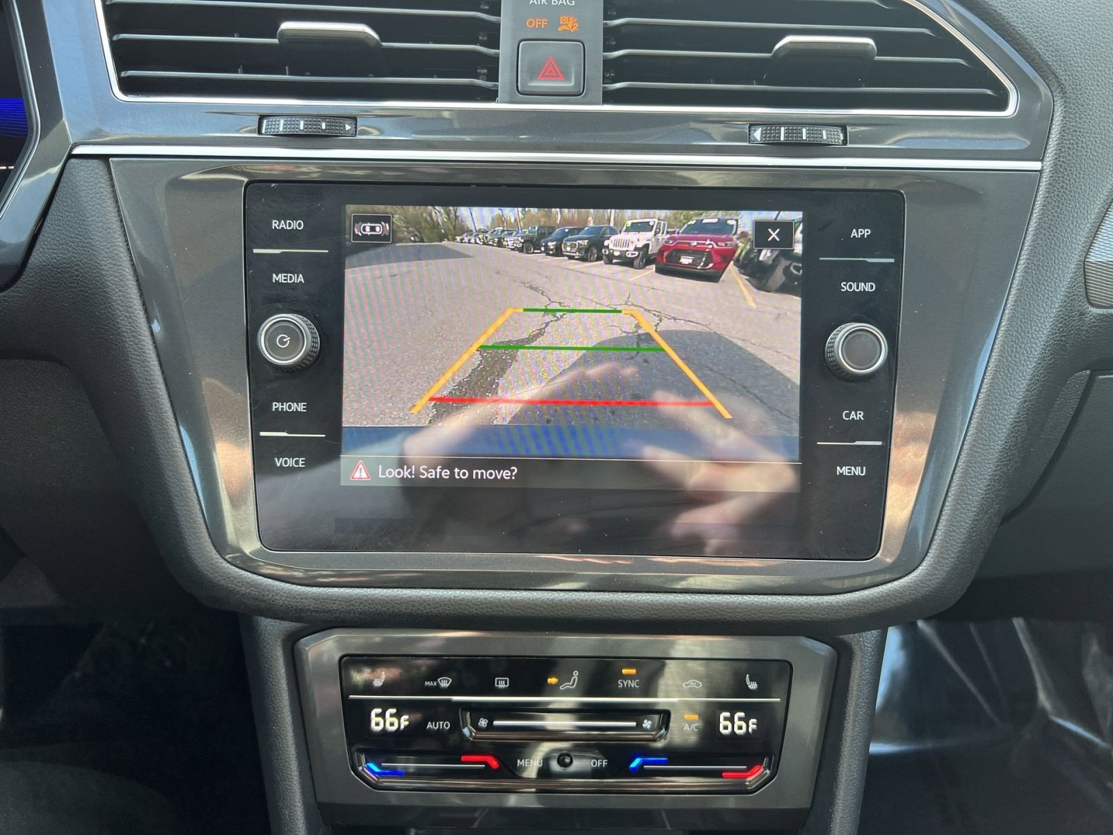 Used 2023 Volkswagen Tiguan SE image 19