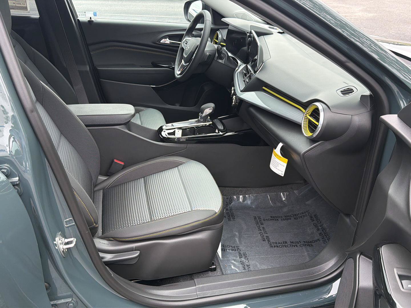 New 2026 Chevrolet Trax LT w/ Midnight Edition FWD image 13