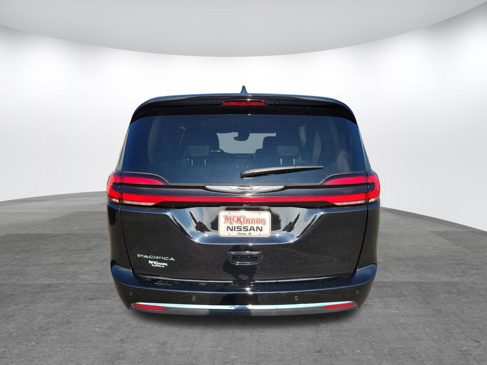 Used 2024 Chrysler Pacifica Touring-L FWD image 6