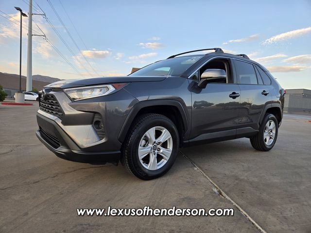 Used 2020 Toyota RAV4 XLE w/ Convenience Package FWD image 2