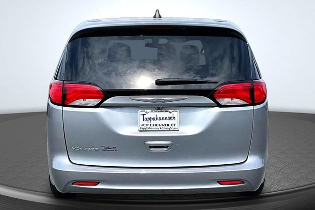 Used 2020 Chrysler Voyager L FWD image 4