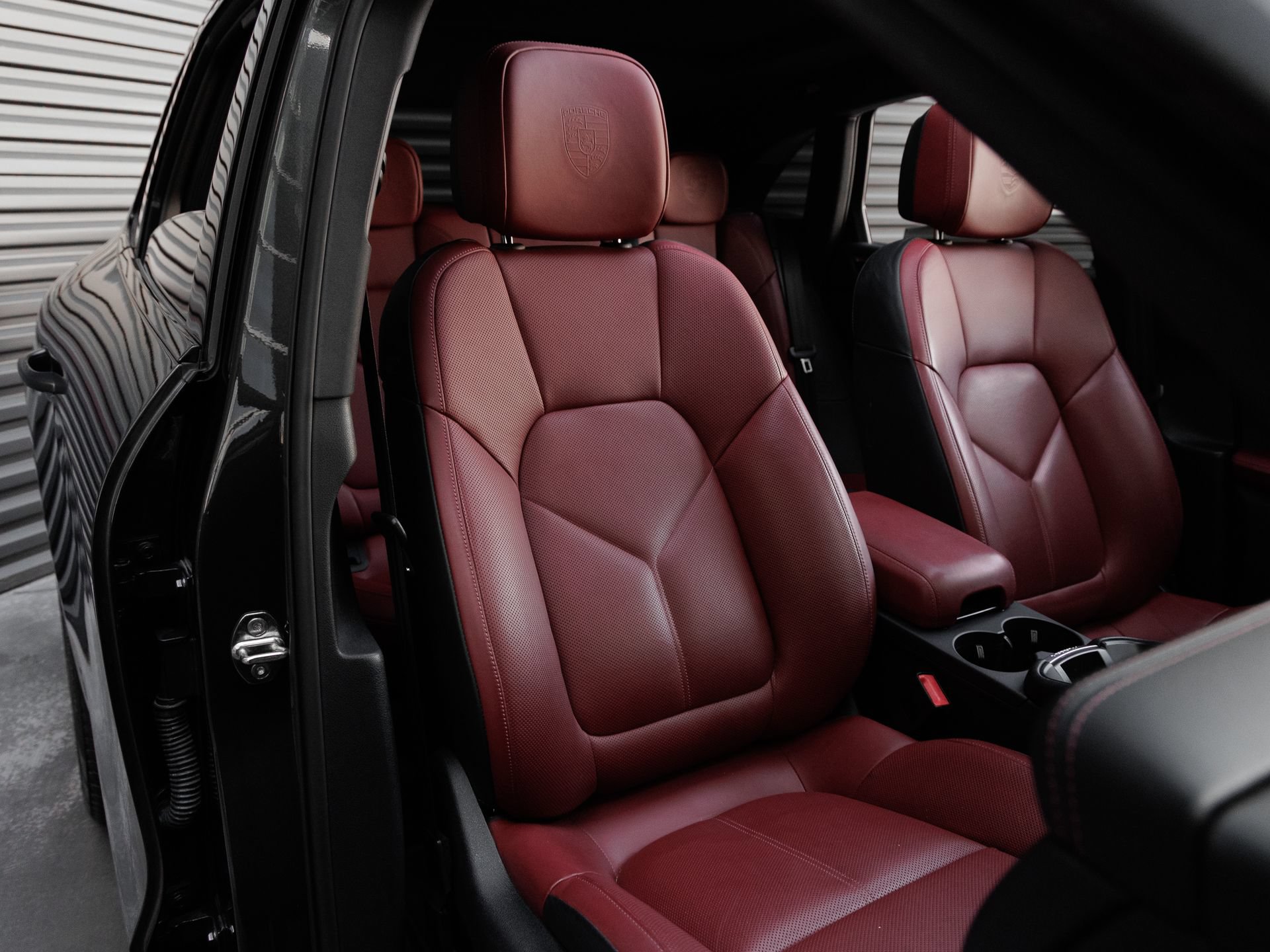 Certified 2023 Porsche Macan S AWD/4WD image 36