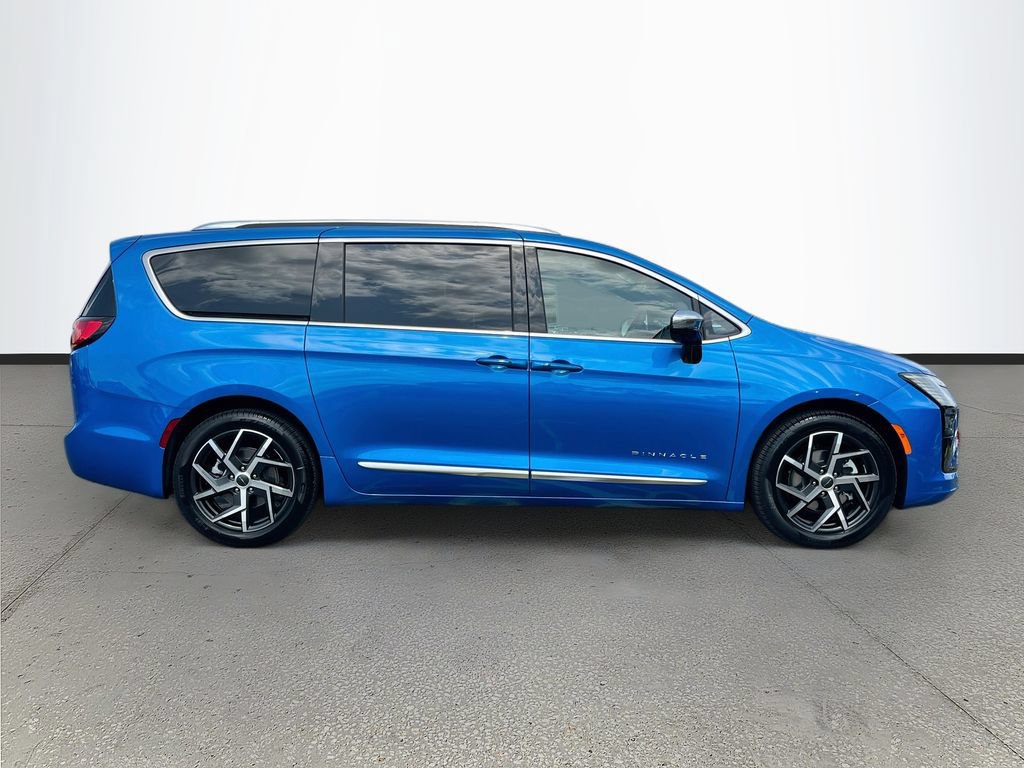 New 2027 Chrysler Pacifica Pinnacle w/ Theater Group FWD image 8