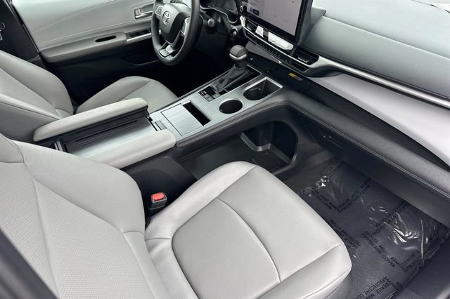 Certified 2026 Toyota Sienna XLE FWD image 21