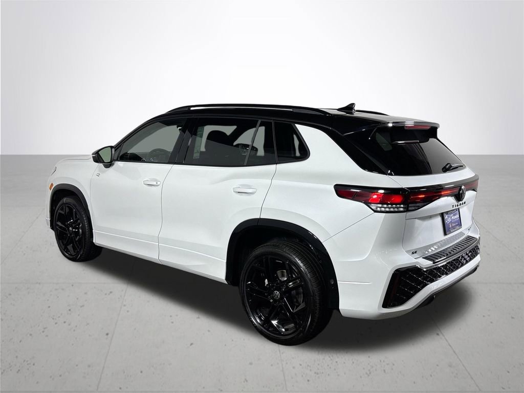 New 2025 Volkswagen Tiguan SE R-Line image 8