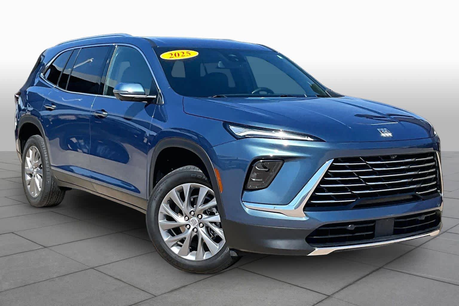 Used 2025 Buick Enclave Preferred w/ Power Package FWD video 3