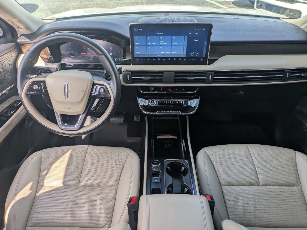 Certified 2025 Lincoln Corsair Grand Touring AWD/4WD image 17
