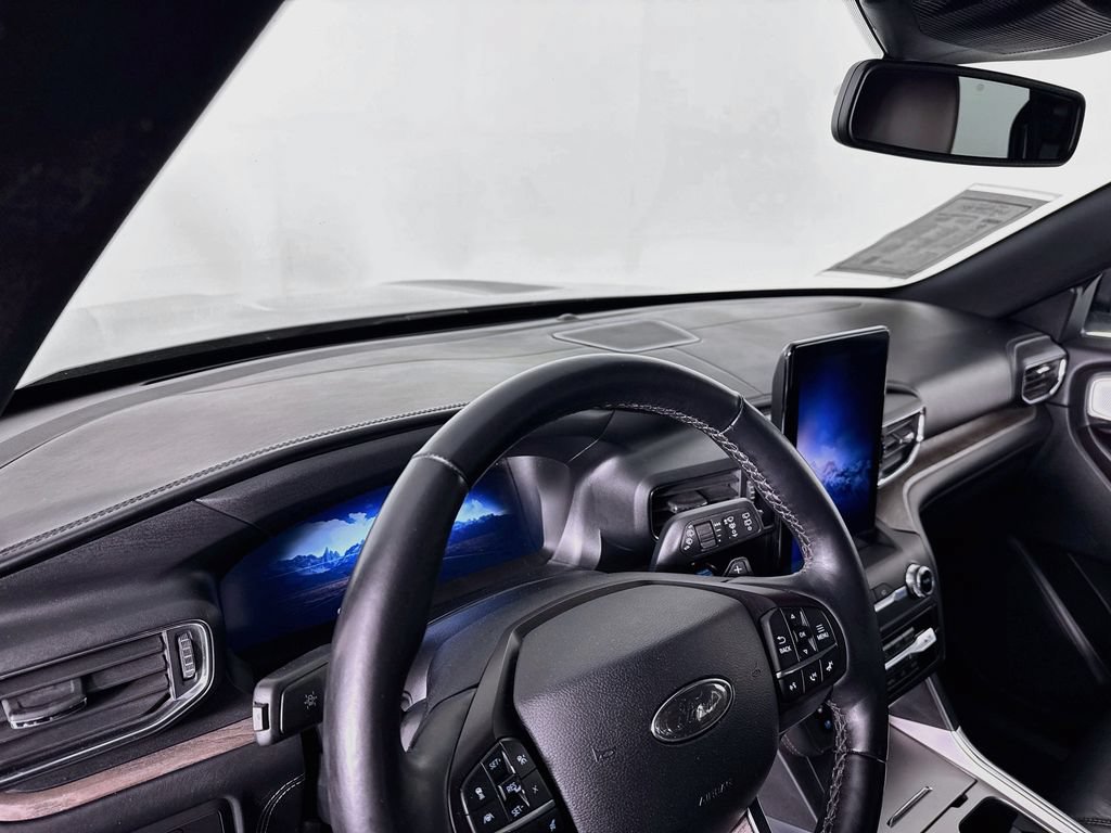 Used 2020 Ford Explorer Platinum w/ Premium Technology Package AWD/4WD image 4