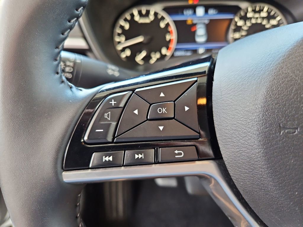 Used 2025 Nissan Altima 2.5 SV w/ SV Premium Package FWD image 11