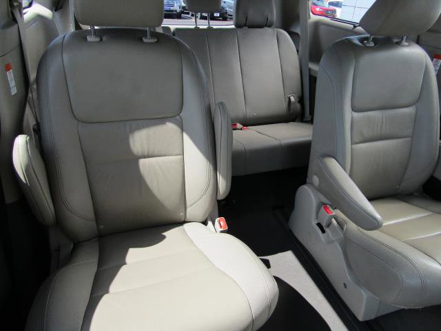 Used 2020 Toyota Sienna XLE image 4