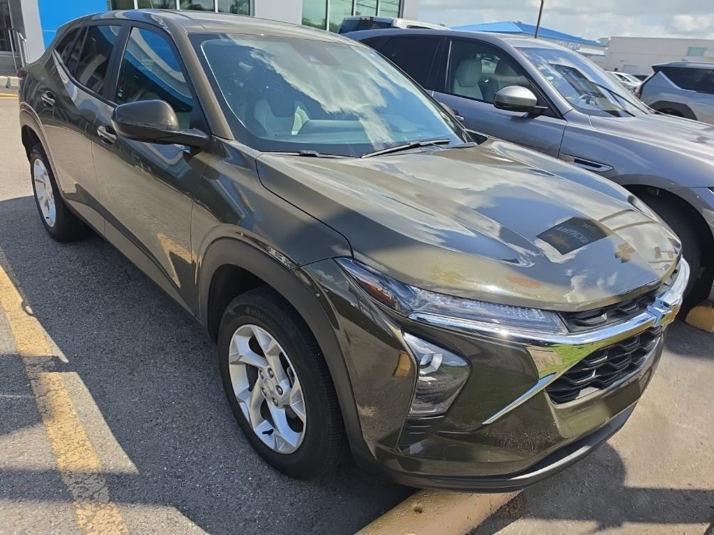 Used 2024 Chevrolet Trax LS w/ LS Convenience Package image 1