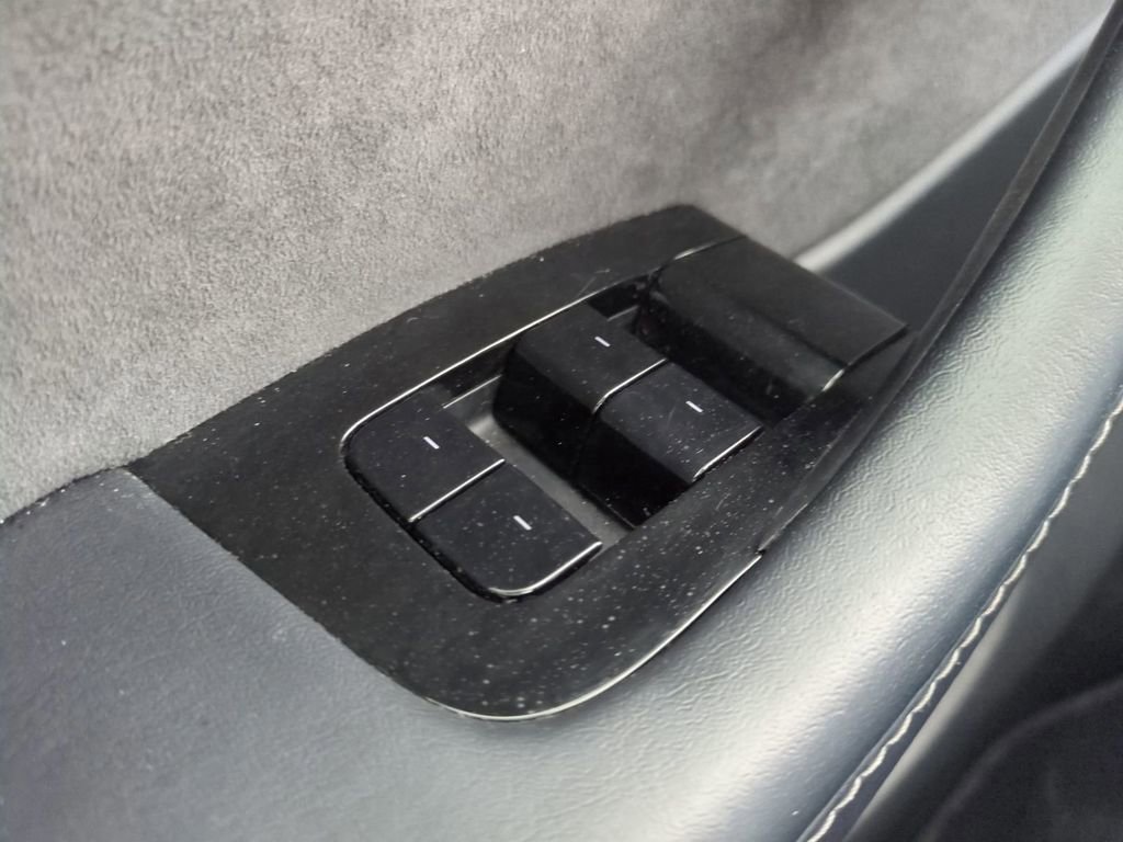 Used 2021 Tesla Model Y Long Range image 27