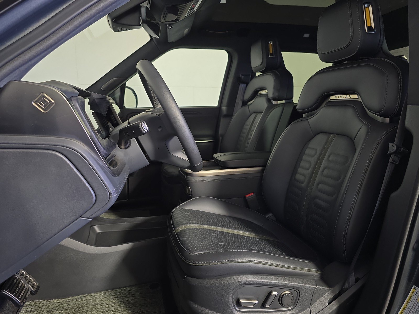 Used 2023 Rivian R1T Adventure AWD/4WD image 20