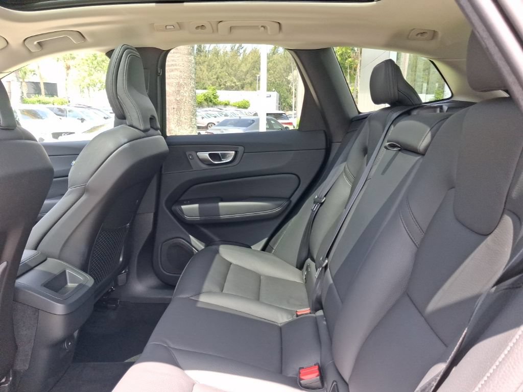 Certified 2024 Volvo XC60 B5 Plus AWD/4WD image 8