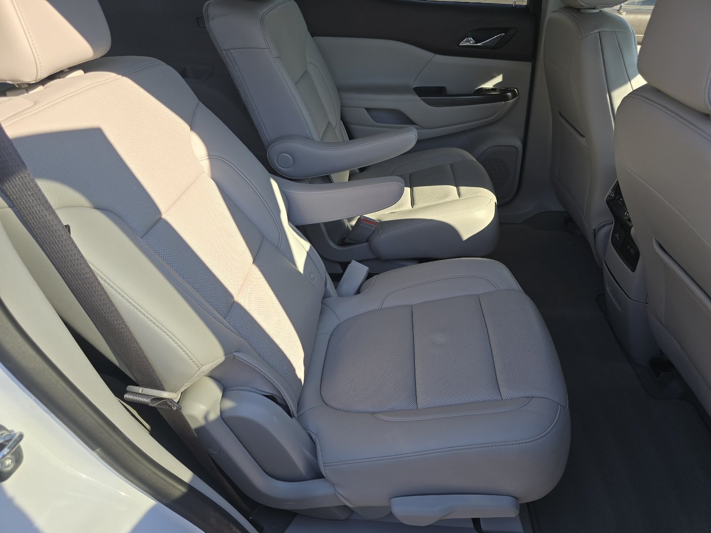 Certified 2023 GMC Acadia SLT AWD/4WD image 28